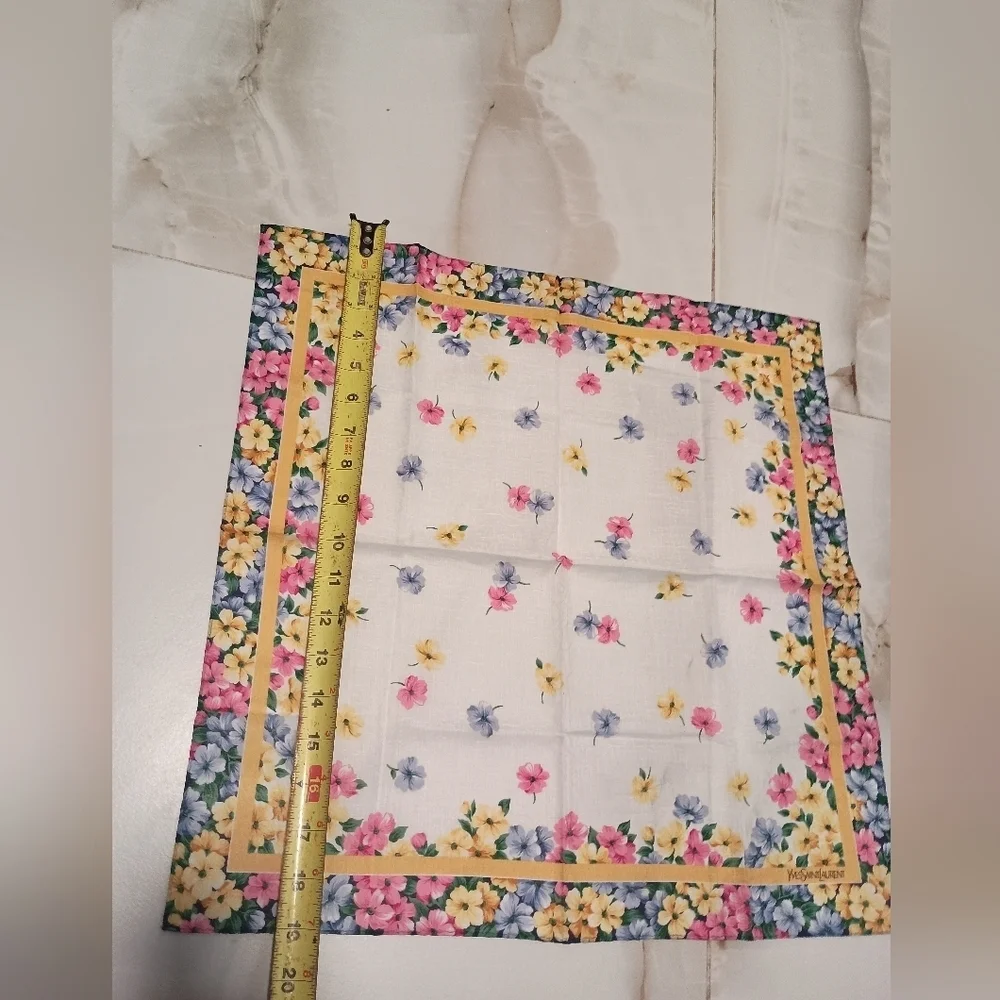 Yves Saint Laurent Flover Scarf / Scarv